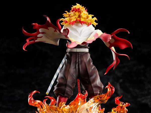 ANIPLEX OF AMERICA Kyojuro Rengoku Mugen Train Demon Slayer Kimetsu No Yaiba Figure - Image 3