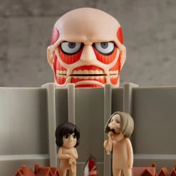 GOOD SMILE Colossal Titan Renewal Set Ver Attack On Titan Nendoroid Figure