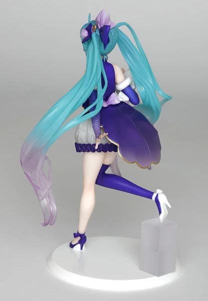 TAITO PRIZE Hatsune Miku (Re-run) 3rd Season Winter Ver Vocaloid Prize Figure - Image 4