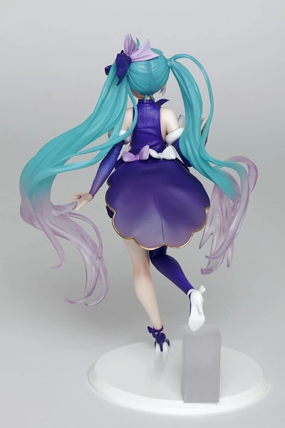 TAITO PRIZE Hatsune Miku (Re-run) 3rd Season Winter Ver Vocaloid Prize Figure - Image 5