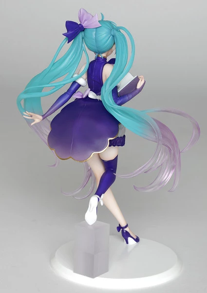 TAITO PRIZE Hatsune Miku (Re-run) 3rd Season Winter Ver Vocaloid Prize Figure - Image 6