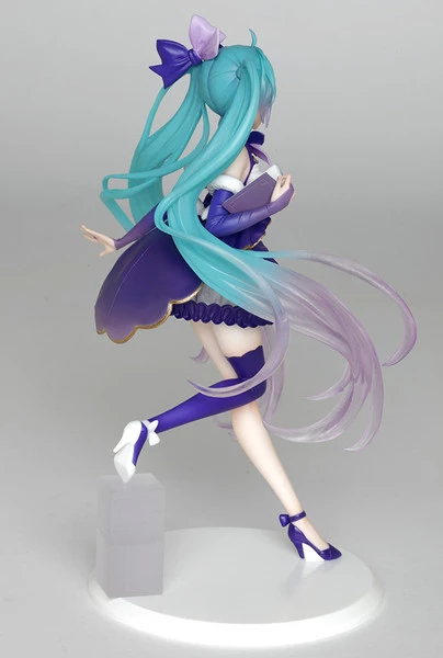 TAITO PRIZE Hatsune Miku (Re-run) 3rd Season Winter Ver Vocaloid Prize Figure - Image 7